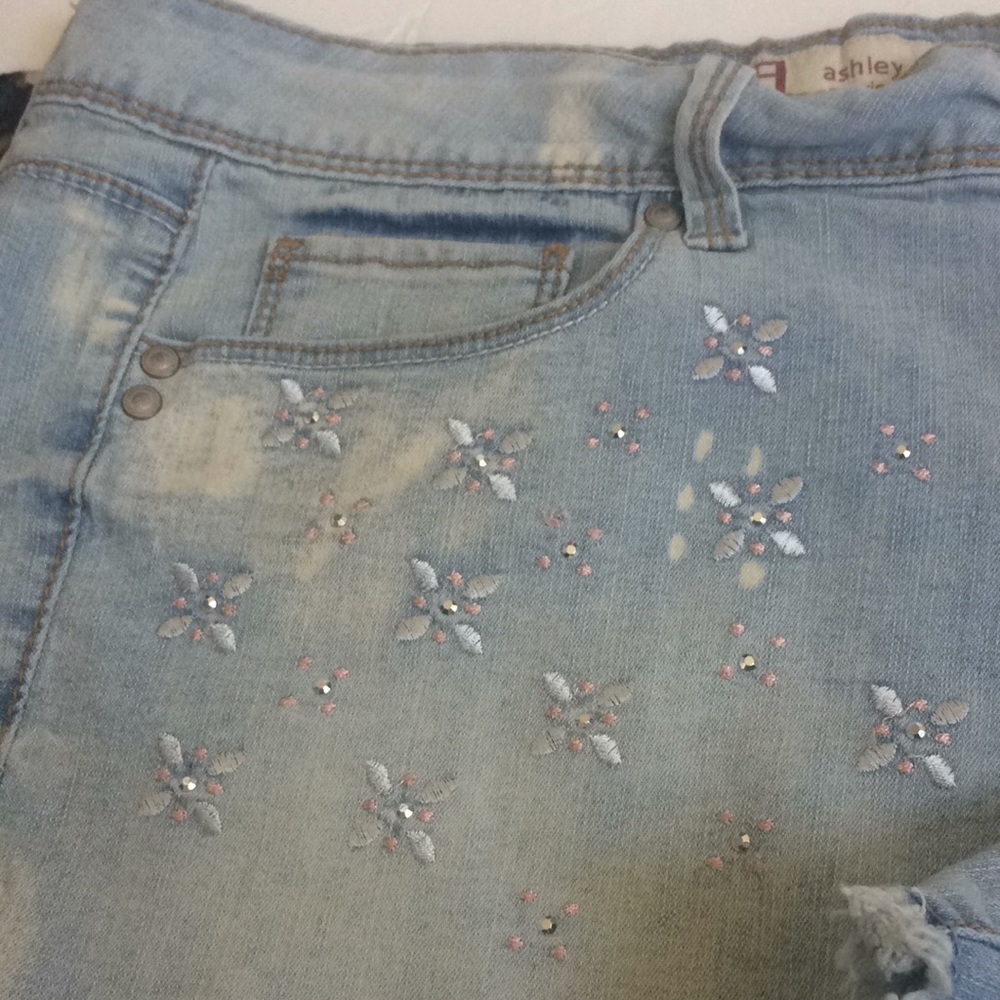 FINAL MARKDOWN Jazzy junior lei shorts 13 - Picture 3 of 6